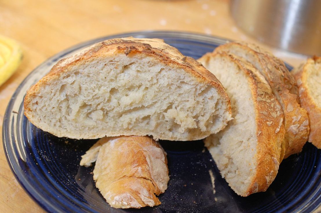 Easy crusty white bread without kneading