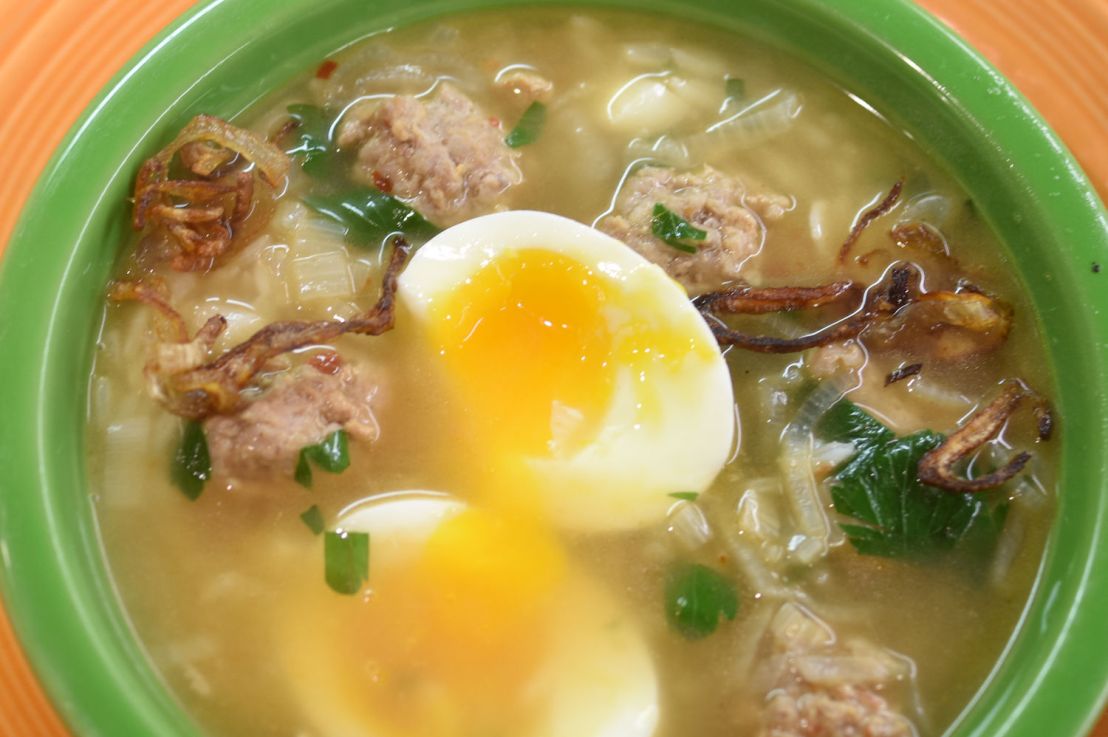 Thai rice soup with pork balls